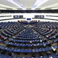 Il Parlamento europeo chiede agli Usa di tutelare l’aborto