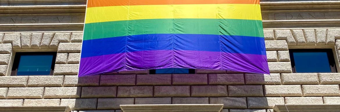 L’ambasciata Usa in Vaticano sventola la bandiera arcobaleno