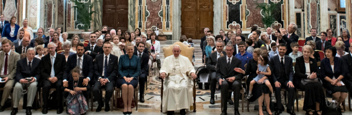 Papa: «Gli Stati riconoscano la famiglia fondata sul matrimonio un bene da premiare»