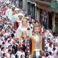 Estremisti di sinistra fermano la processione di San Fermín a Pamplona