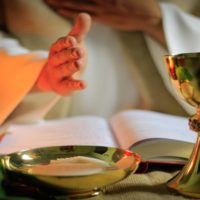 «Aboliamo il sacerdozio». Proposta choc in una diocesi di Liegi
