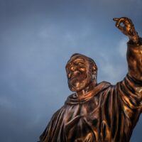 Rubata statua di Padre Pio, ma il frate nottetempo la ritrova