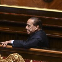 Berlusconi è morto. Se ne va il Cav inviso alle sinistre (e ai poteri forti)