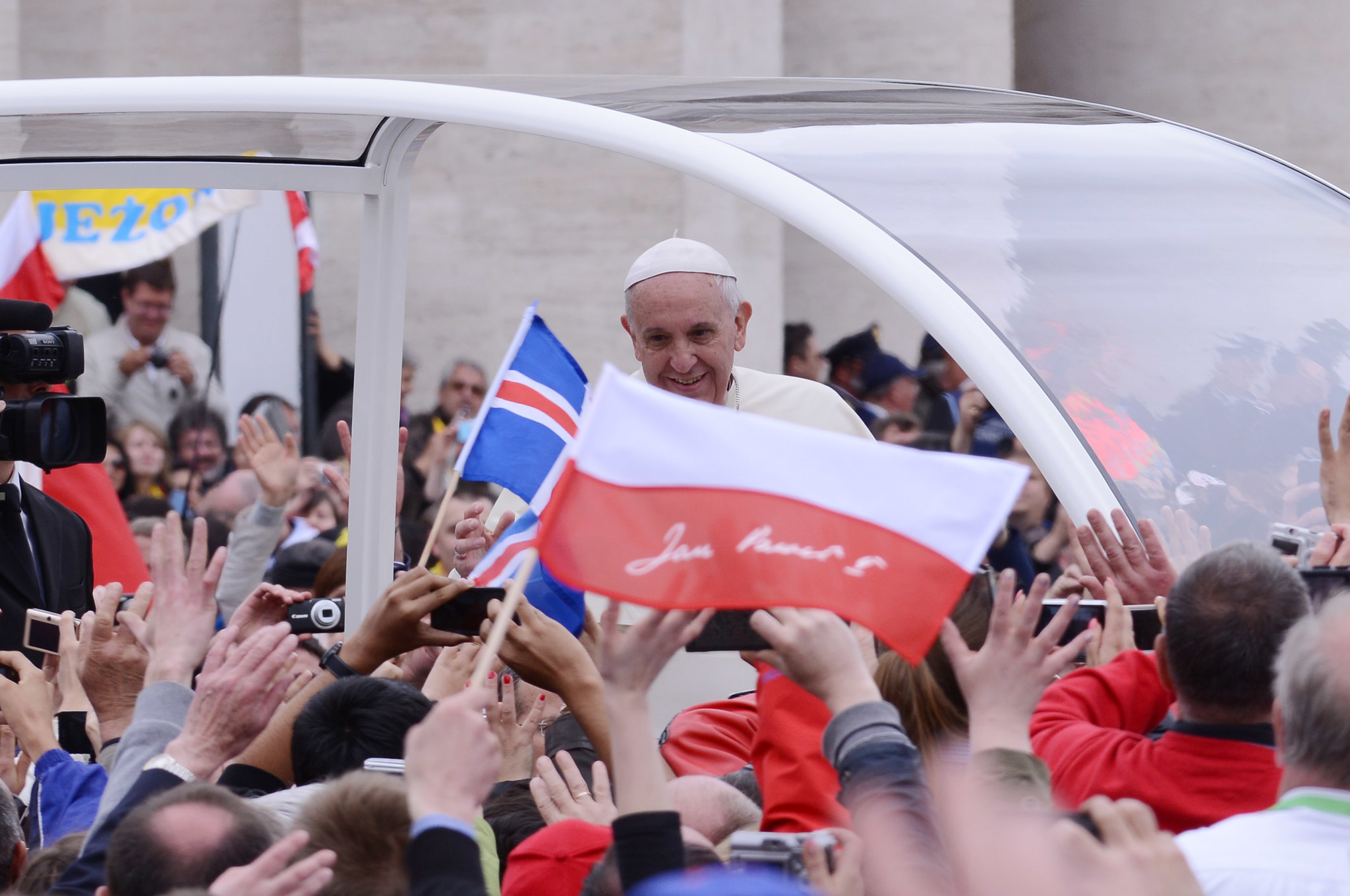 Papa Francisco: “Nadie puede dudar honestamente de la decencia del Papa Wojtyla”