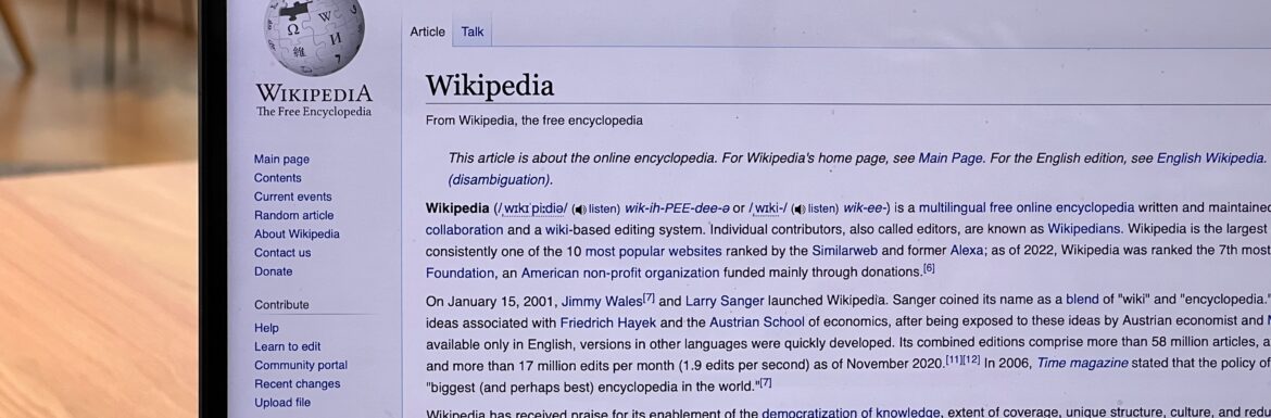 La confessione del fondatore di Wikipedia: «La piattaforma è controllata da FBI e CIA e ovviamente pende a sinistra»