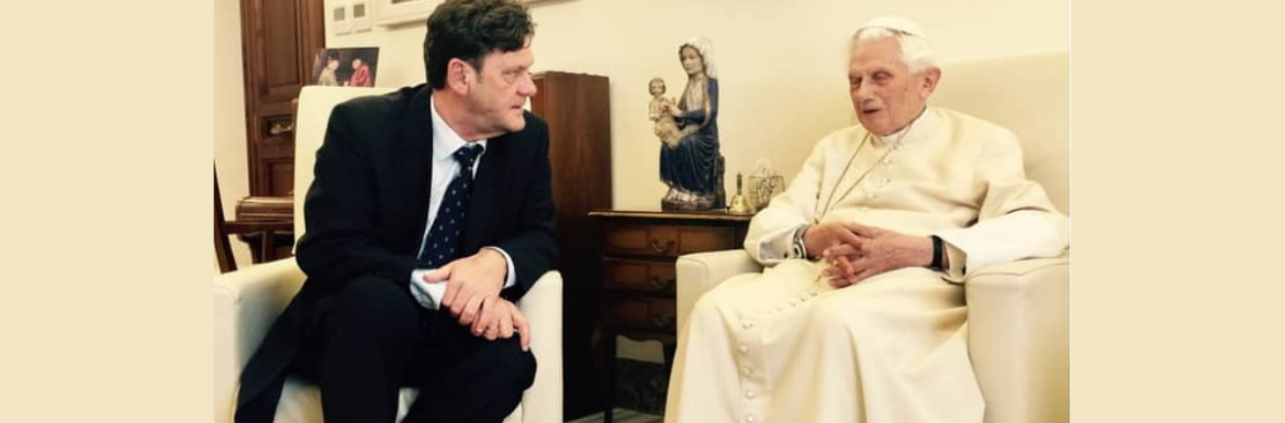 Seewald: «Non coprì preti pedofili, basta bugie su Benedetto XVI»