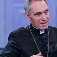 Gänswein: «La Chiesa non è mai stata perseguitata come oggi»