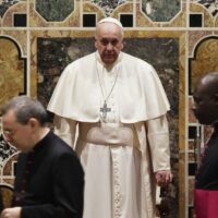 Papa Francesco: «L’utero in affitto sia reato universale»