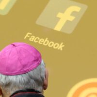 Vescovi canadesi: «Dagli algoritmi social minacce ai valori cristiani»