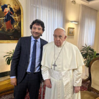 La “bandiera bianca” del Papa deve poter sventolare
