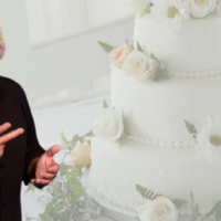 Grillo vuol «privatizzare il matrimonio». Idea pazza, ma non troppo